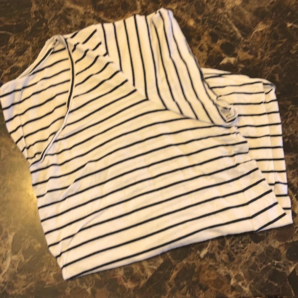 Simply striped 🖤 🤍